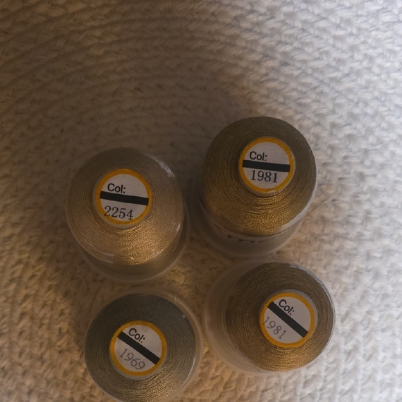 Metro Embroidery Thread Collection - Picture 2 of 6